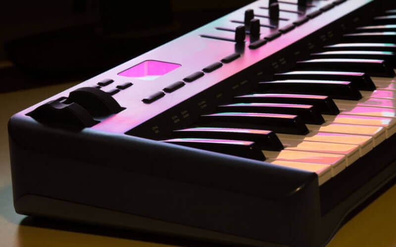 10-best-fully-weighted-semi-weighted-midi-keyboard-controllers