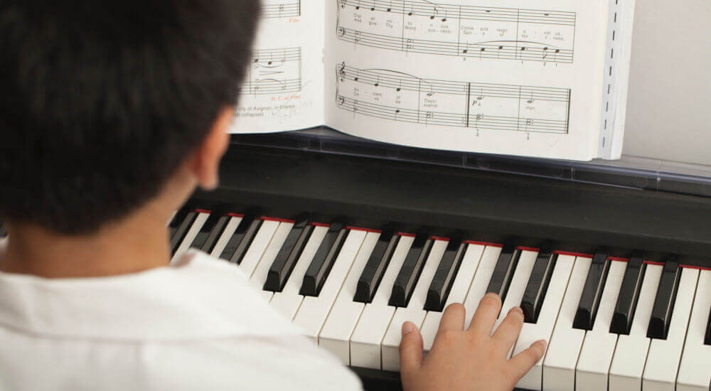 The 10 Best Keyboards And Digital Pianos For Beginners 2022